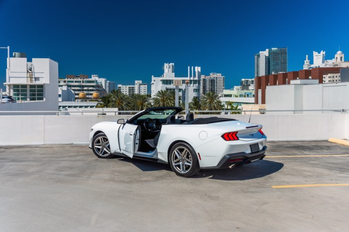 Ford Mustang Convertible WhiteBlack