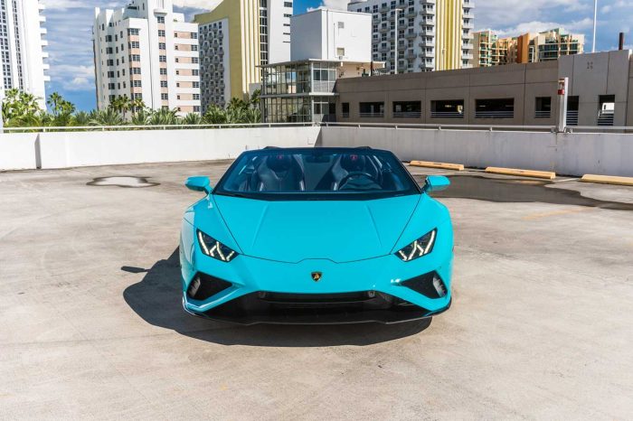 Rent the Lamborghini Huracan EVO Spyder Blu Glauco in Miami