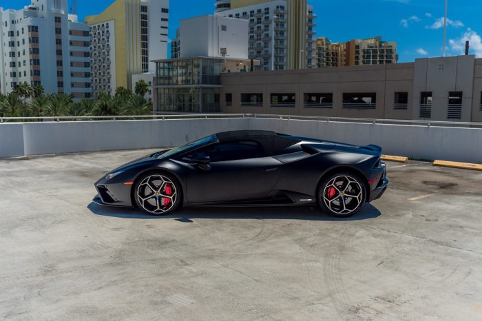 Lamborghini Huracan EVO Spyder Nero