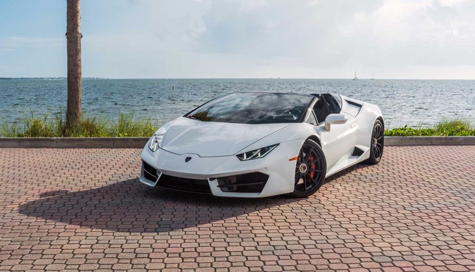 Rent Lamborghini Huracan White in Miami