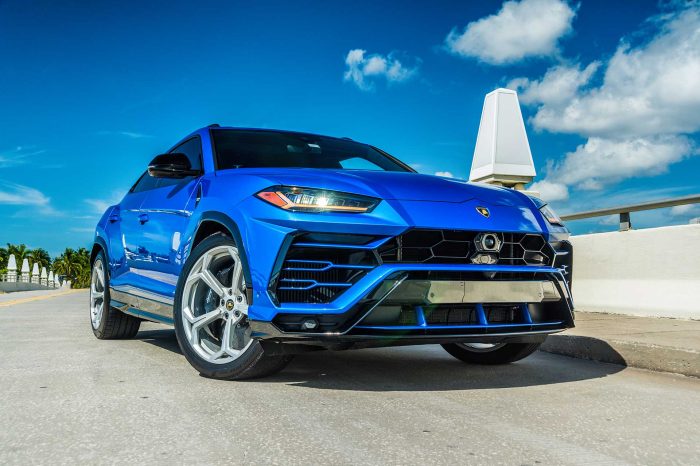 Lamborghini Urus Blue Rental in Atlanta
