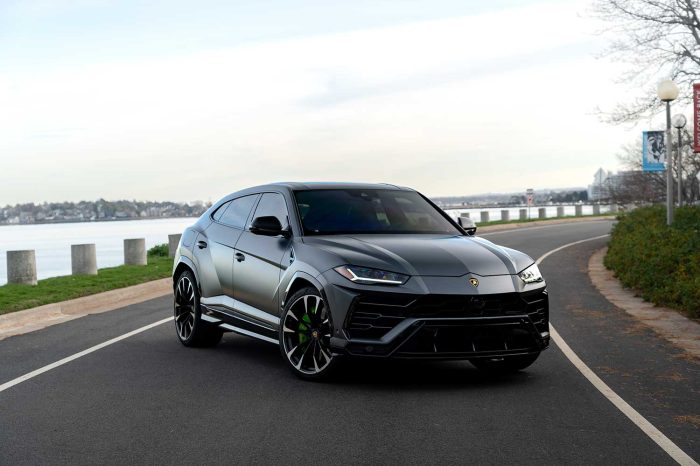 Rent the Lamborghini Urus Gray in Miami