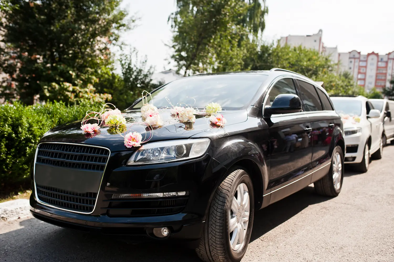 elegance-wedding-limousine-car-with-floral-decorat